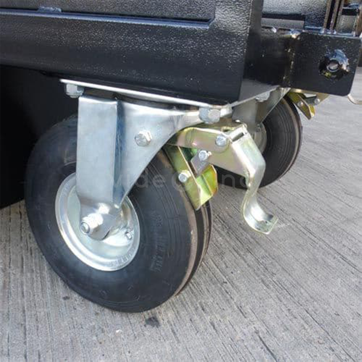 4x4 Flag Cart with 2 Euro Crates _4